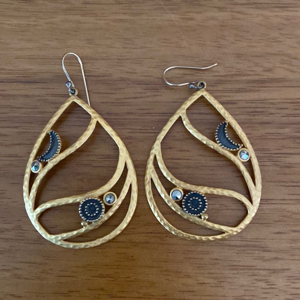 Satya moon earrings